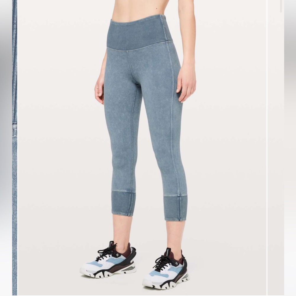 Lululemon Wunder Under Crop 23" *Ribbed
Washed Moon Blue